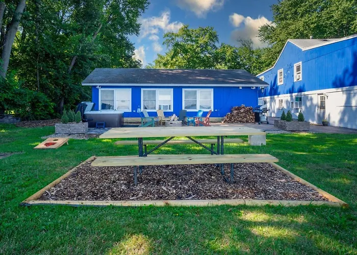Holiday home The Jackson On Grass Waterfront 2 1 Nautical With Hot Tub Firepit & Year-round Fun *