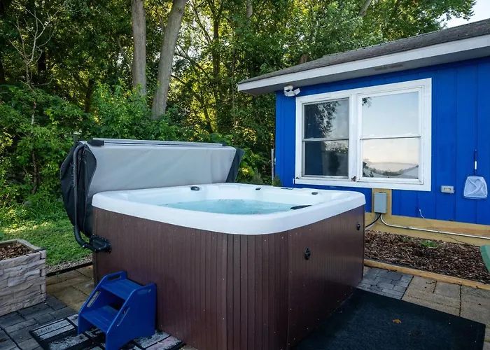 The Jackson On Grass Waterfront 2 1 Nautical With Hot Tub Firepit & Year-round Fun Holiday home *