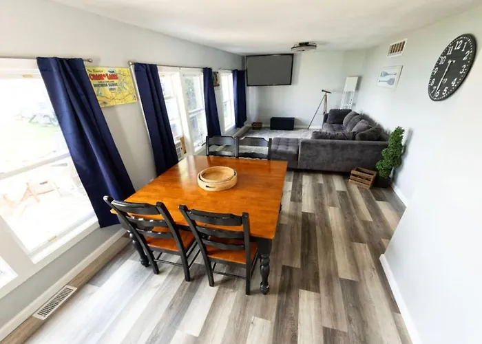 The Jackson On Grass Waterfront 2 1 Nautical With Hot Tub Firepit & Year-round Fun *