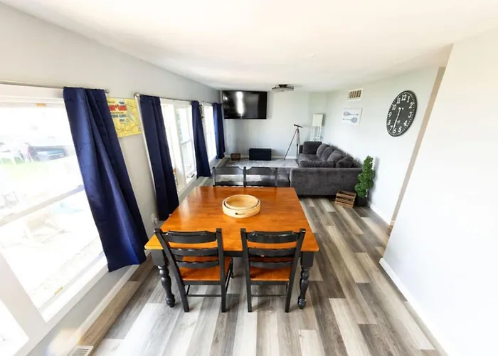 The Jackson On Grass Waterfront 2 1 Nautical With Hot Tub Firepit & Year-round Fun Holiday home