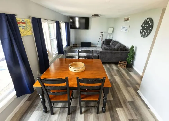 The Jackson On Grass Waterfront 2 1 Nautical With Hot Tub Firepit & Year-round Fun Holiday home *