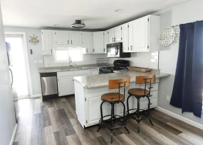 The Jackson On Grass Waterfront 2 1 Nautical With Hot Tub Firepit & Year-round Fun Holiday home