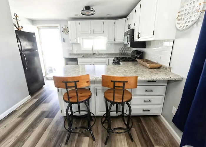 The Jackson On Grass Waterfront 2 1 Nautical With Hot Tub Firepit & Year-round Fun Holiday home