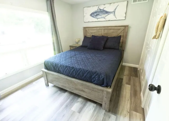 The Jackson On Grass Waterfront 2 1 Nautical With Hot Tub Firepit & Year-round Fun Holiday home