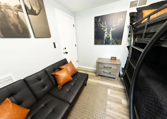 The Jackson On Grass Waterfront 2 1 Nautical With Hot Tub Firepit & Year-round Fun Holiday home