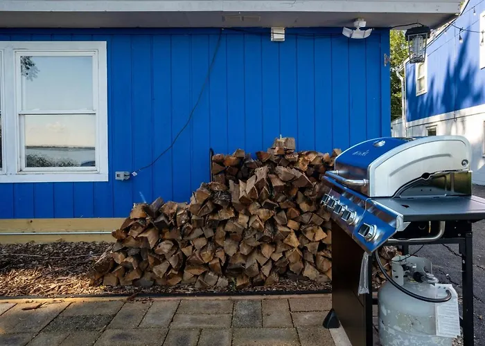 The Jackson On Grass Waterfront 2 1 Nautical With Hot Tub Firepit & Year-round Fun